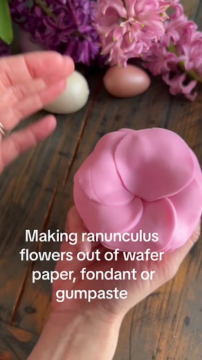 Make gorgeous ranunculus flowers for cakes using this easy technique. You can create these using wafer paper, fondant or gumpaste and they all turn out beautiful! Have you tried making these yet? #bakingtok #bakingtiktok #decoratingcake #cakedecorating #makingflowers #diyflowers