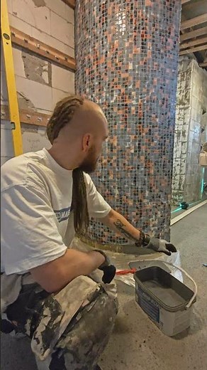 Vanhan laatan päälle laatoittaminen. MAPEI Eco prim grip plus.