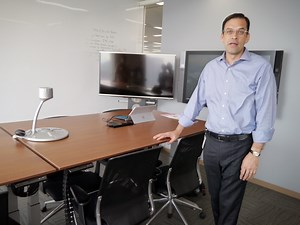 日本マイクロソフト、平野拓也社長の社長室を公開。スタンディングデスクでの立ち会議が基本