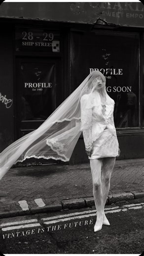 Sophie - Bridal Fashion Stylist + Curated Unique Bridal Wear on Instagram: "VINTAGE IS THE FUTURE This is it. Vintage reimagined for the modern bride. One-of-a-kind. This editorial shoot with Anna @ohh.ginger couldn’t showcase my vintage collection and styling any more modern, urban and curated. Thank you Anna👌 If you are interested in vintage bridal or reimagining vintage for your wedding style, DM me ‘VINTAGE’ 🤍 Photography @ohh.ginger Model @thaisa_puls Bridal wear and styling @mybridalstyl