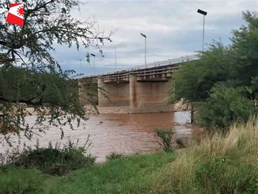 Flash flood alert marks New Year as rains damage B1 road Staff Reporter A FLOOD warning has been issued as moderate to heavy rainfall continues across several regions of Namibia, prompting the temporary closure of the Swartz River Bridge bypass on the B1 road between Windhoek and Okahandja after it was washed away by floodwaters. The Roads Authority (RA) confirmed that the temporary bypass near Osona Village was damaged by recent heavy rains and has been closed to all traffic with immediate effe