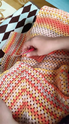 #crochet #örgü #knitting #öneçıkar #altıgenhırka #hanımdilendi #oyamodelleri #handmade #grannysquare