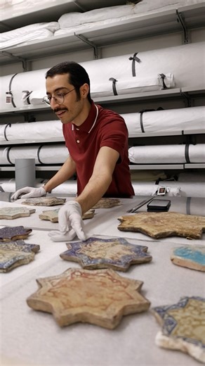 As a Scholar-in-Residence at Shangri La, architectural historian Hossein Nakhaei conducted research on Persian luster tiles and a 13th–14th-century luster mihrab in the collection. His work traces the movement of these works from their original architectural contexts in Iran to their present home in Hawaiʻi. Through close visual study, detailed documentation, 3D scanning, and optical analysis of light–surface interactions, Hossein’s research deepens understanding of luster techniques, material h