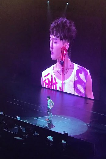G-Dragon: K-Pop Icon's Douyin Glam Walk Highlight