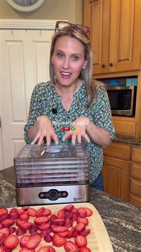 Unlock the Secret to Saving Fruits with a Food Dehydrator! 🍎🍓 #fooddehydrator #tiktokshop