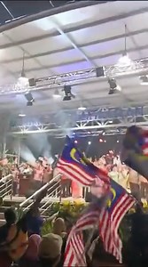 #Countdown Dataran Sejarah, Ayer Keroh bergema dengan laungan MERDEKA sebanyak tujuh kali. Ketua Menteri, Datuk Seri Utama Ab Rauf Yusoh mengetuai laungan keramat itu disambut oleh rakyat Melaka. 🎥 Faiz Hasan | Melaka Hari Ini #merdeka66 #TekadPerpaduanPenuhiHarapan | Melaka Hari Ini