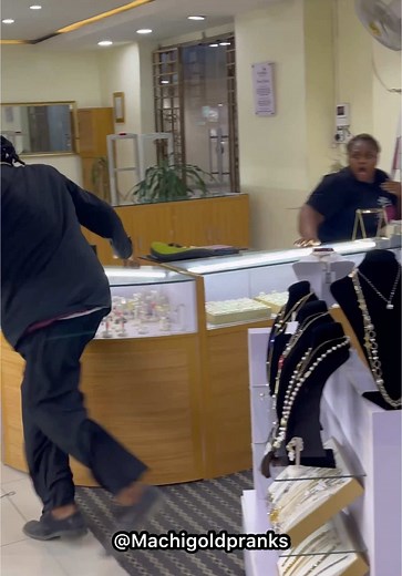 Running Away Without Paying Prank: Hilarious Reactions