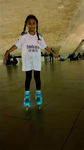 Sepatu roda/roda PU/cangkang 3D/flash roda depan https://vt.tokopedia.com/t/ZSHEKsNM411Cq-nWIJW/