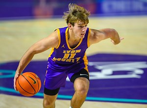 High school basketball: Kentucky signee Travis Perry becomes 10th player in history to reach 5,000 career points