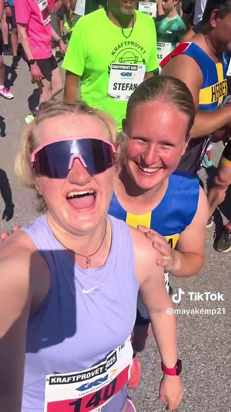 Häng med mig, när jag springer mitt första lopp i Trollhättan den 18/7-25.🏃🏼‍♀️‍➡️🥰 (Slussprovet Kraftprovet= Dubbelprovet!)🤩 ✨Kraftprovet ✨ - Det blev en helt otrolig dag, trots löpning i 30 graders värme. Bra support och hade min bästa vän @ocrhanna24 där, kunde inte bli bättre.💞🌟 - - - #löpning #springa #spring #running #run #löpare #runner #race #firstrace #tävling #lopp #tävlingmotmigsjälv #prestation #prestera #förstalopp #förstaloppet #förstaloppetpålänge #förstaloppetnågonsin #kraf