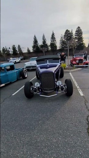 1932 Ford Roadster hot rod (Blue)