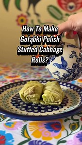 Polish classic food ❤️ GOŁĄBKI! Soft cabbage leaves wrapped around the juicy filling made of rice, meat, and onion. 🔥 some people cook golabki in tomato sauce but traditionally, they should be cooked in broth (rosół) 🔥gołąbki may be served with tomato sauce, mushroom sauce, or without any sauce 🔥it’s easy to make gołąbki vegan if you replace meat with mushrooms or buckwheat 🔥 use shredded cauliflower instead of rice to get keto gołąbki 🔥 you can cook gołąbki in a pot instead of baking them