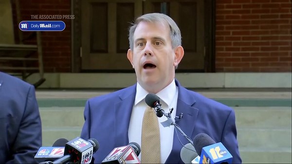 Mark Robinson announces a lawsuit against CNN after pornography claims