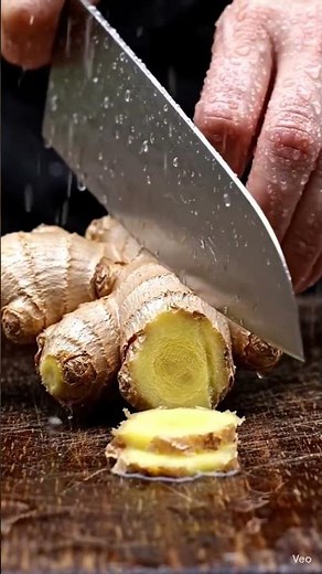 Ultimate Crunchy Ginger ASMR 🌧️🔪 | Rainy Day Satisfaction #fruit #asmr #gingerpower #gingereveryday