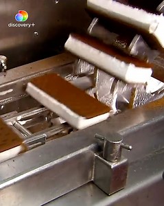 What’s better than an #icecream sandwich on a hot summer day? 🍦 🥪 Stream all your favorite How It’s Made episodes on discovery . stream here: links.discoveryplus.com/howitsmade | Science Channel