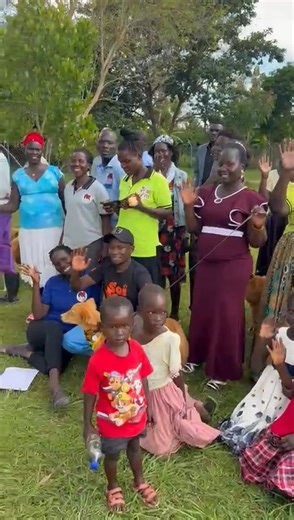 🎉🐾 Happy World Animal Day from Uganda! Today, we celebrated with over 100 people and 70 dogs at The BIG FIX Uganda! The day was filled with music, food, dancing, and our much-loved Dog Games—a joyful series of 20 competitions where our Comfort Dog Project guardians and their dogs showed off their skills, teamwork, and love. ❤️Events like these remind us how powerful the human-animal bond truly is—and why compassion for all living beings is worth celebrating every day. 🌍✨ #HumanAnimalBond #Nor