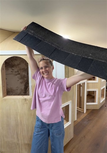 Replying to @𝒜𝓂𝑒𝓁𝒾𝒶 ྀིྀི Day 13 of building my daughter a house! 🏡 turns out roofing a house isn't too bad 🤗 #customplayhouse #playhouse #diymom #roofs #houseroofing