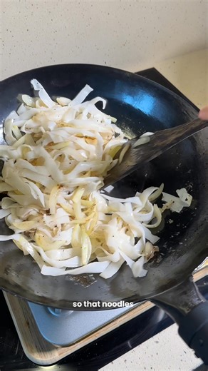 Beef chow fun (乾炒牛河) ? This is honestly one of my all time favourite Hong Kong dishes. It’s a Cantonese stir-fried soy sauce noodle dish with tender beef, hor fun (rice noodles), bean sprouts and green onions. Its signature wok hei (鑊氣, smoky charred aroma from high-heat cooking) makes it an iconic favourite among Hong Kongers ?? #cooking #homemade #beefchow #tasty #foodie | Tasty