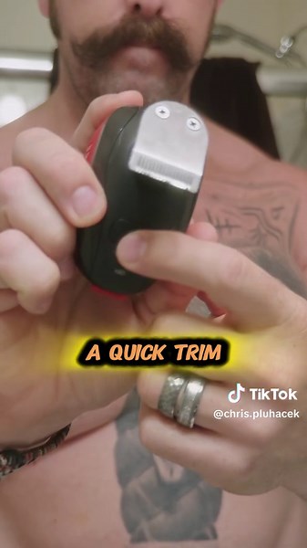 I found the perfrct tool to get rid of that chest and back hair for summer. The @Bakscape starter kit 2.0 comes with everything you need for a great shave. The rechargeable palm shaver comes with a clipper head for trimming (with a guard) and a flex-foil heas to get to bare skin. It works to shave your head, too! The kit also includes an extension handle for those hard to reach spots. Last and certainly not least the kit includes generously sized bottles of Shave Soap and Balm! Grab your kit fro