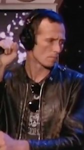 268K views · 6.7K reactions | Stripped down, turned up. Watch Velvet Revolver’s raw acoustic performance of “Slither” from their 2004 appearance on The Stern Show | Scott Weiland | Facebook