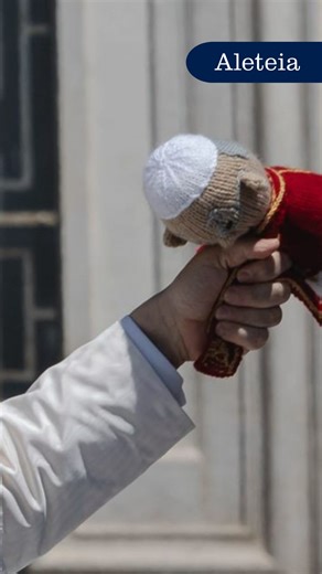 What do you think of the Popes amazing one-handed catch? #pope #popeleoxiv #popeleo #leoxiv | Aleteia English