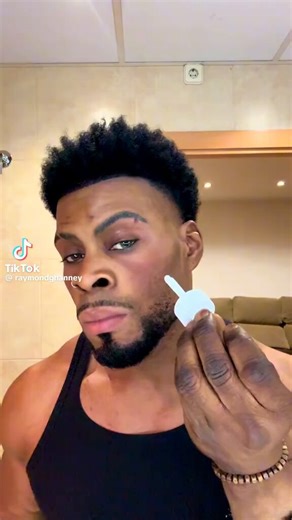 Smallie and Alabi wey dey control this Yabaleft never talk anything about Vampz bleaching, but dem quick show up now 😁😁 no worry, na this same clique go end up choking una.