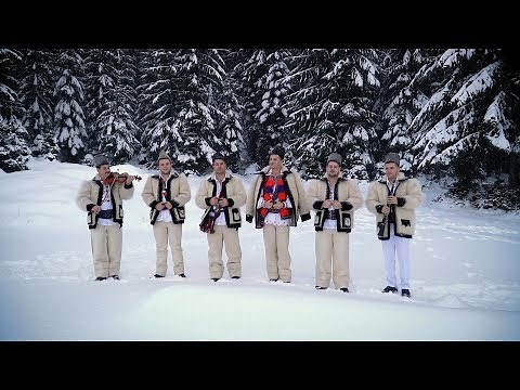 Colindatorii Maramuresului - In sat luminile s-aprind