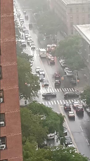 FDNY Engine 80 Responding