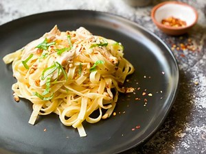 Speedy Cream Chicken Pasta with Lemon and Basil