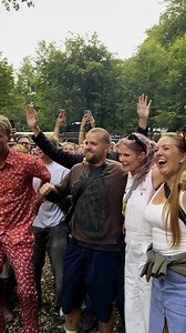 Tusind, tusind tak for i går, Smukfest. Helt vanvittig oplevelse. Og kan vi lige overtale Sofie Linde og Joakim Ingversen til at hoppe med i tourbussen?! ♥️♥️ #hotelromantik #patina #smukfest #genstart | PATINA
