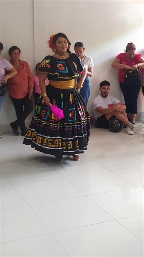 pieza musical Bayardo dame un trago, grupo juvenil, traje fantasía precolombino, marimba Hnos. Pavon