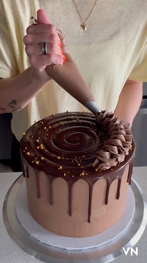 12K views · 493 reactions | 1m buttercream rope  #cakedecorating #cakeswirl #buttercream #cakedesign #chocolate #chocolatecake #caketutorial #piping | Treats by Tay | Facebook