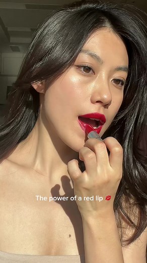 Exploring MAC Lipstick Shades: Russian Red Uncovered