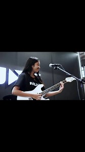 Nene Royal - Zombie (NUX Stage) On her first visit of Music China event and the country China, the 15-year-old Thai performer Nene Royal showed off her dominant stage presence and immaculate energy, performing some of the all-time classics, including this rearranged The Cranberries legacy Zombie, on the NUX stage, featuring her NUX Amp Academy Stomp & B-8 guitar wireless system. You know what’s even cooler? For the rest of Music China 2025, you still have the chance for 2 MORE OF HER SETS, at NU