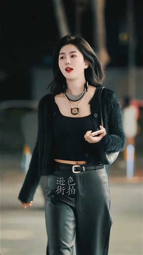 Shy Smile Moment 😊 | 街头女孩穿搭秀 | Asian Street Fashion Look#fashiontrends #fashionstyle #youtubeshorts