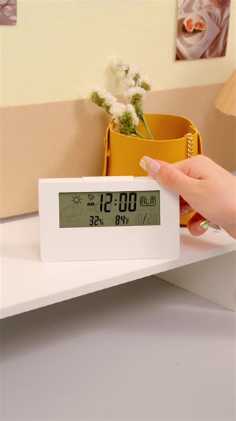 Wake up to personalized alarms, weather updates, and more, all in one sleek device. ⏰☁️ 🔎 Search dkt5647 on Temu for this amazing product! 🔗 https://temu.to/m/eo2zhjzzcj0 #Temu #Temufinds #temuslovakia | Temu Czechia