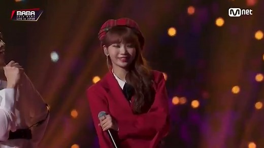 MAMAMOO Hwasa's Sexy Outfit From 2018 MAMA Becomes Controversial Among Netizens