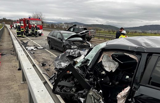 61-Jähriger stirbt bei Unfall auf der B20 im Landkreis Cham - Fünf Verletzte