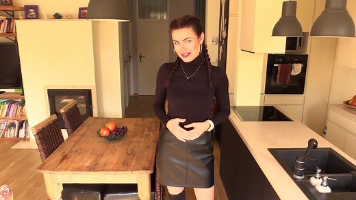 Elif streszczenie odcinków 1077, 1078, 1079, 1080, 1081: Fidan próbuje zabić Melek. Elif wyjawia Hümeyrze, że to Tarik sprowadził ją do rezydencji