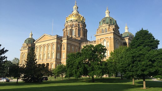 Iowa 'sanctuary' city ban signed into law