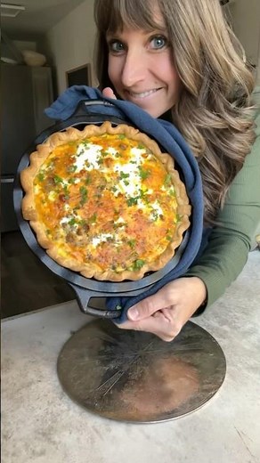 Sausage Breakfast Pie. This is an easy breakfast recipe with sausage, eggs and cheese #recipe #pie