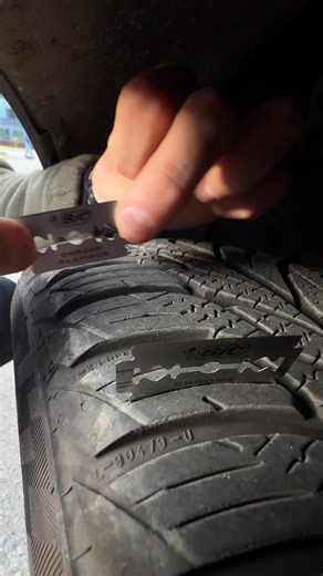 Fix tire with razor blades | Crafty Panda How