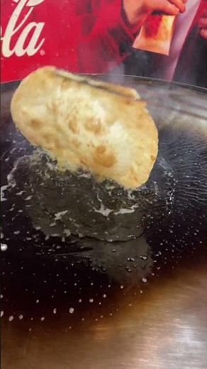 Making of crispy parat in clean hygiene oil on big pan #paratharecipes #forupage #streetfood #fypシ