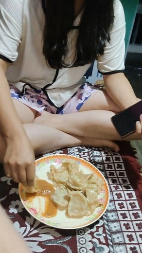 Veg momo Iskus ko momo raixa vaneyko ta... Lawka ko po raixa ni 😫❤️j hos it was tasty... #vegmomo aata ko momos | Didi Bainee