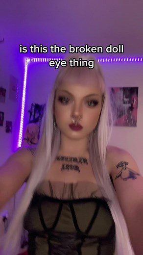 I taught myself to do this and to flip my eyelids inside out while staring at myself in a mirror for an hour when I was like 7 #fyp