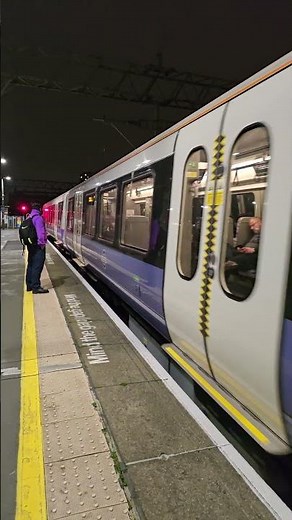 Elizabeth line | Class 345 - Last train of the night arrival into Stratford Stn)