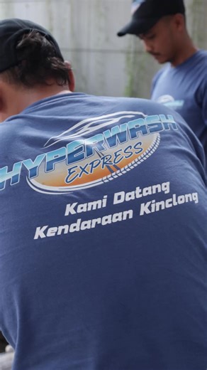 KAMI DATANG, KENDARAAN KINCLONG Gak perlu keluar rumah, kendaraan tiba-tiba kinclong! ✨ Capek antre di tempat cuci motor? Atau mager karena cuaca nggak menentu? Tenang, Hyperwash Express siap meluncur ke depan pintu rumahmu! 🛵💨 Tinggal klik, tim kami datang, dan motor kesayanganmu kembali glowing tanpa kamu harus angkat kaki dari sofa. ✅ Hemat waktu ✅ Hasil maksimal ✅ Panggilan kilat Yuk, booking sekarang lewat link di bio atau DM kami! 📲 #HyperwashExpress #CuciMotorPanggilan #CuciMotorPekalo