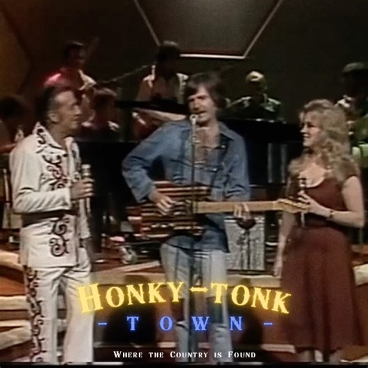 Freddy Weller, Faron Young and Connie Smith singing “Games People Play” in 1977