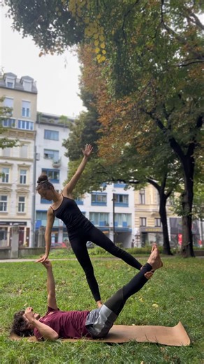 Acroyoga | Workshops | Community on Instagram: "If your base is male be careful with your foot placement 😅 No base was harmed during the process of filming this. Nonetheless you can see on the bases face, there was a certain nervousness. Have fun with this beginner friendly pose. 🫶🏼"