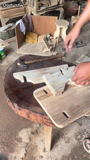 Dody Stw on Instagram: "DIY assemble a small chair✅ #fblifestyle #woodworking #carpenter #tipsdantrik #tutorial #creativeideas #diy"